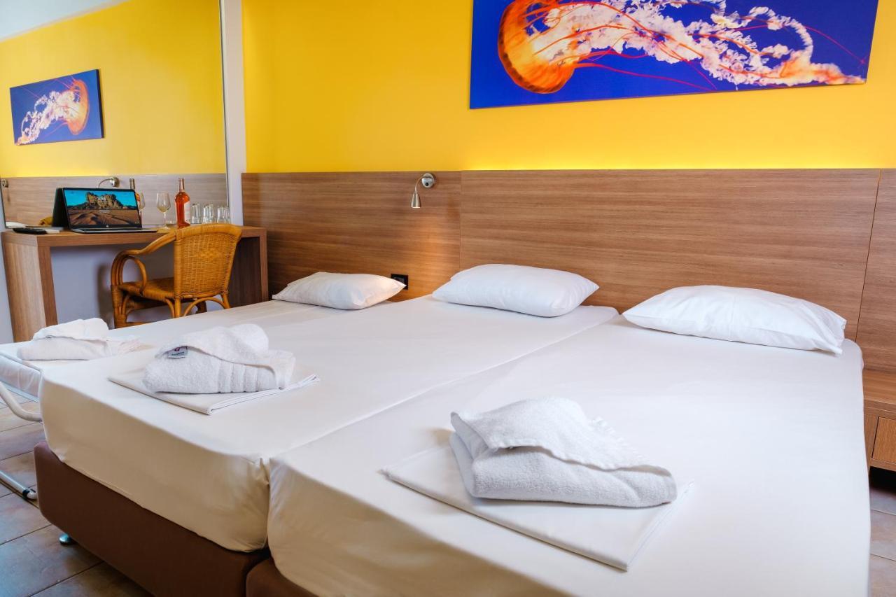 Hotel Pavlou Poros Town Bagian luar foto